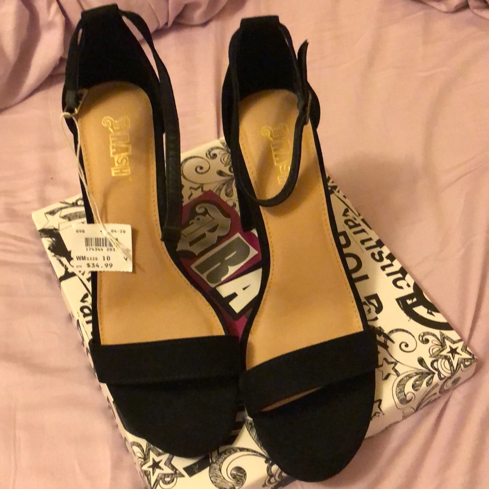 NWB with tag Brash faux suede heel- black 10W